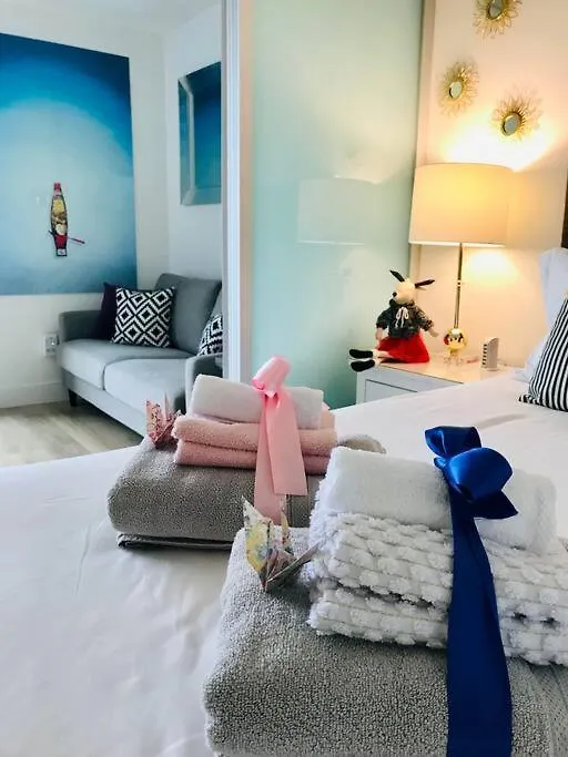 Stylish Home With Free Parking, 90 Day Minimum Vancouver Canada
