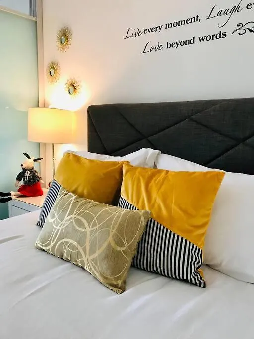 Stylish Home With Free Parking, 90 Day Minimum Vancouver 0*,  Canada