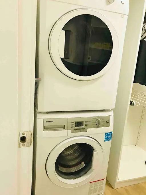 Apartment Stylish Home With Free Parking, 90 Day Minimum Vancouver Canada